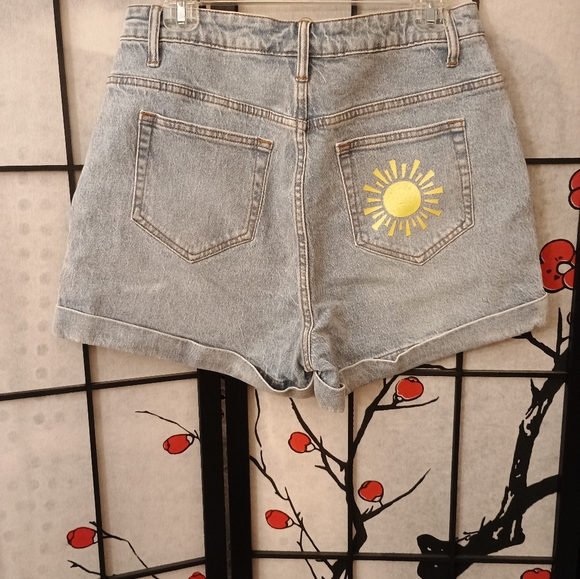 🆕 CARE BEAR Denim Shorts 9 - Picture 4 of 7